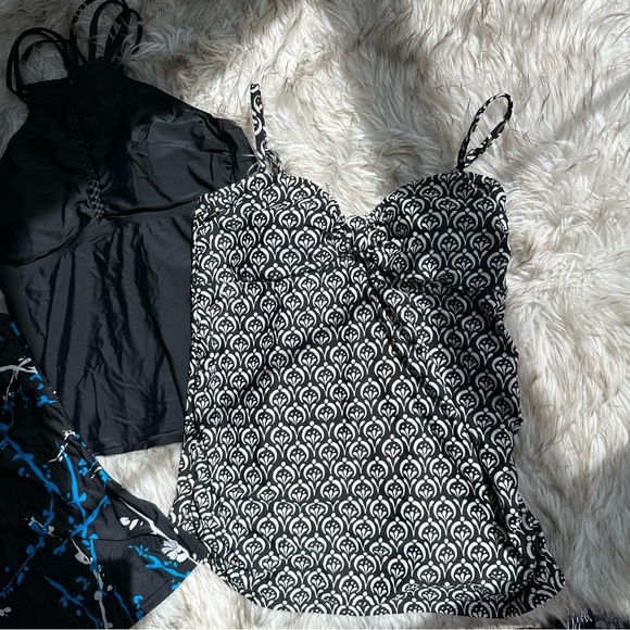 Bundle of 3 swim tops - Picture 6 of 11